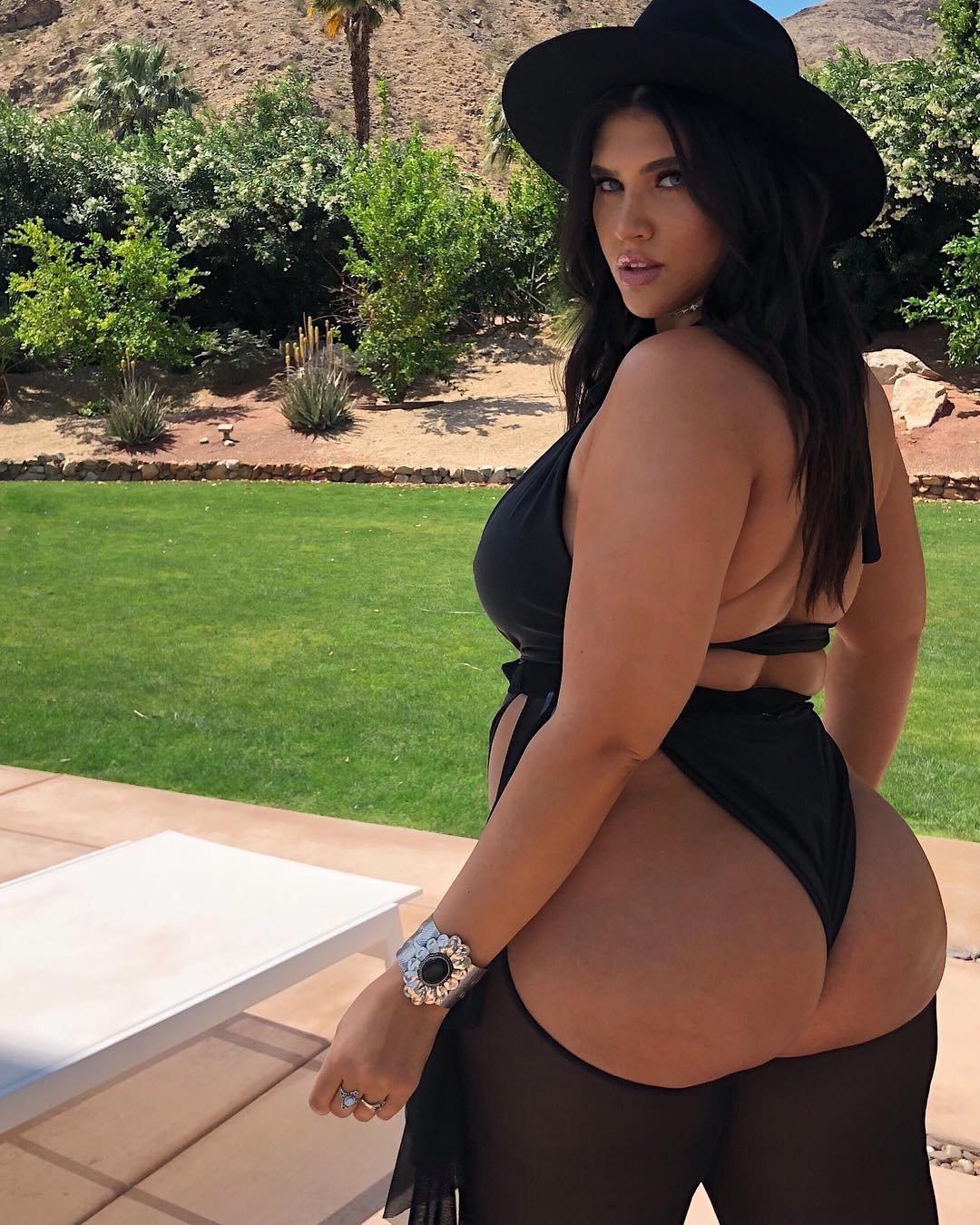 Slim thick pawg gets soon