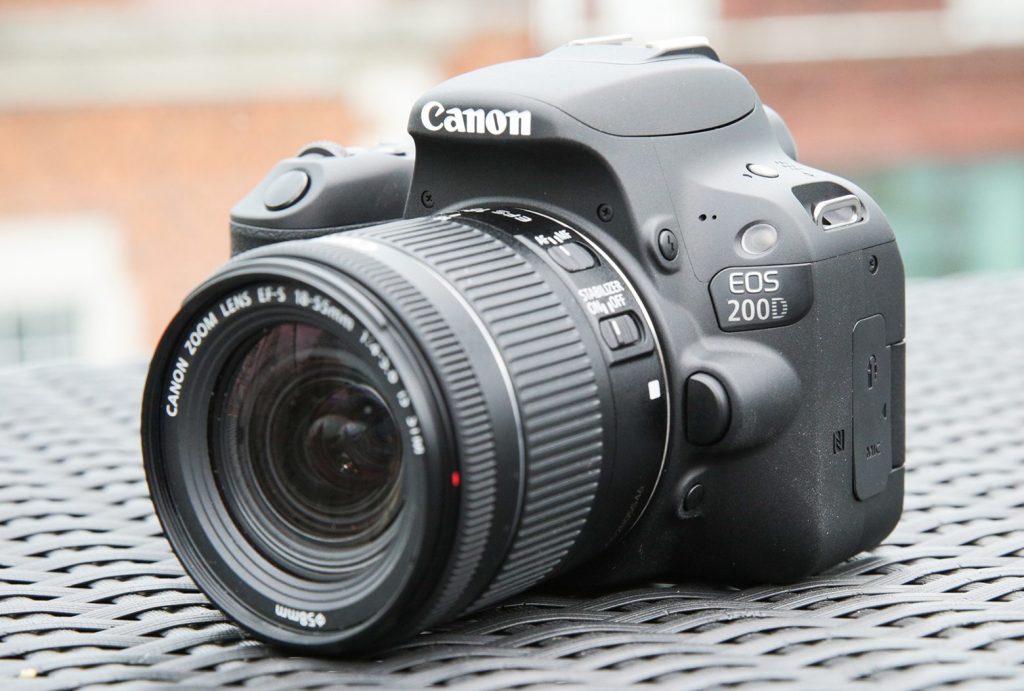Обзор фотоаппарата Canon EOS 200D