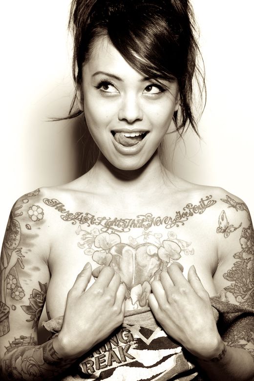 Ну, очень красивые девушки с шикарными татуировками (53 фото) 12 тату