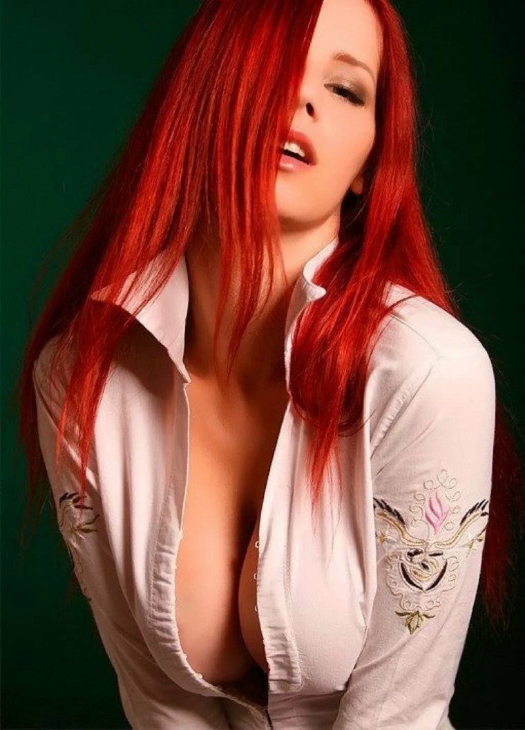 Redhead girls with big breasts: juicy and bright 2.