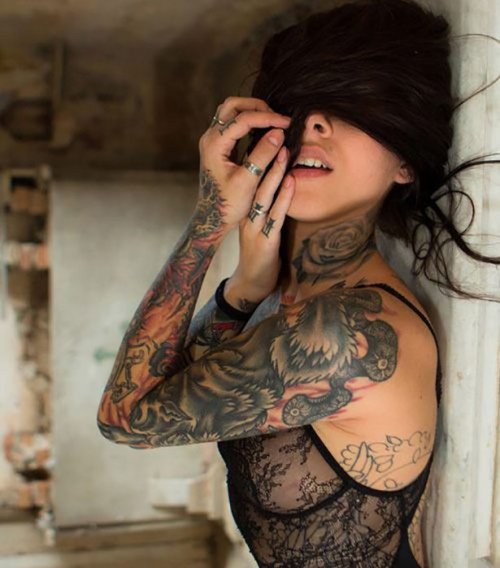 Сексуальные девушки с красивыми татуировками (23 фото) 6