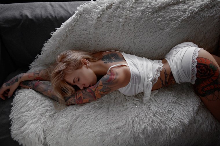 Милые спящие девушки в своей постели: смотрим фотки 8