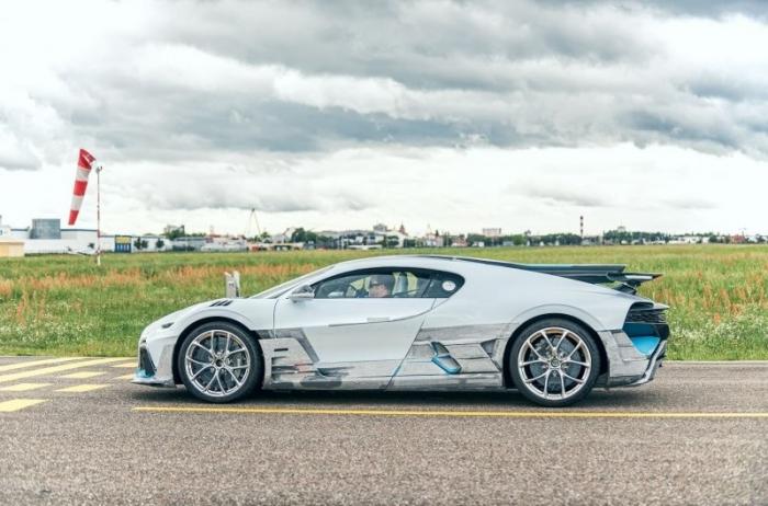 Bugatti тестируют новую модель за 5 миллионов евро перед отгрузкой (121