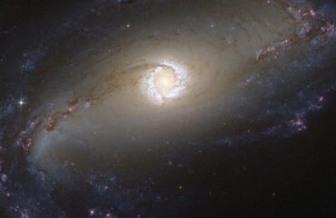 Галактики, чёрные дыры и другие яркие фото
