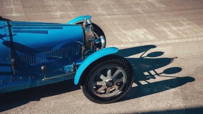 Историческое воссоединение: Bugatti Divo встретил старшего брата Type11