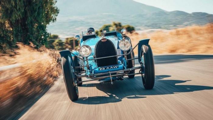 Историческое воссоединение: Bugatti Divo встретил старшего брата Type2