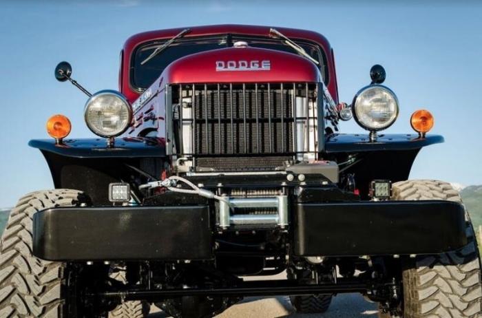 Крутой 70-летний Dodge Power Wagon с новым мощным двигателем (18 фото10