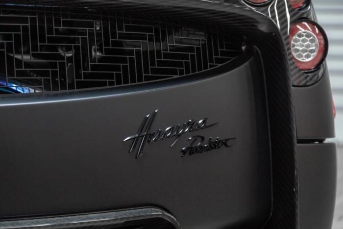 Матовый черный родстер Pagani Huayra — это уличный Бэтмобиль (10 фото5