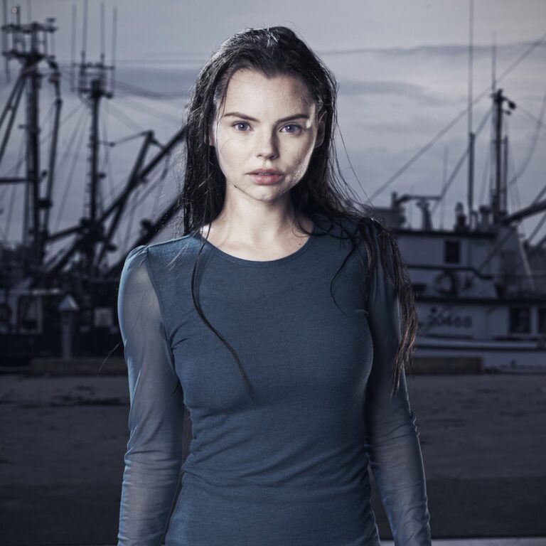 Eline Powell - Photo of the star of the TV series "Siren" .