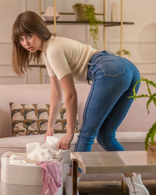 Riley Reid (Riley Reid) is one of the most famous actresses in adult cinema