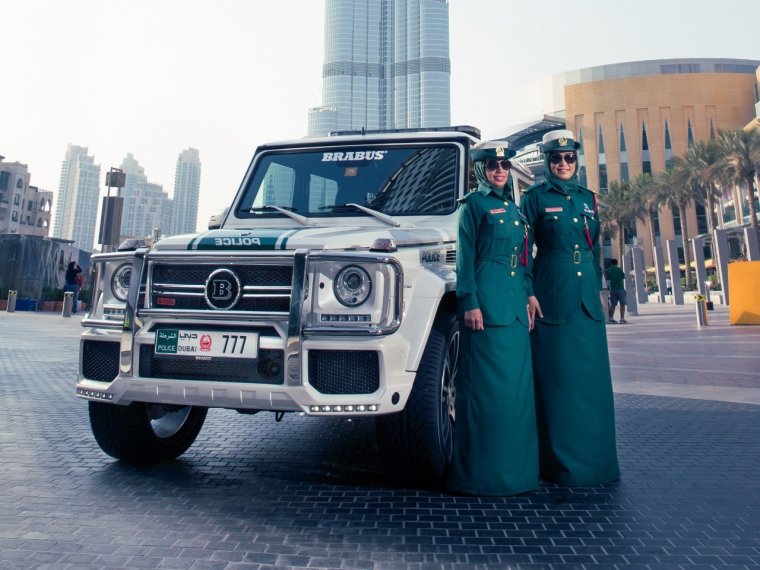 Вот на чем ездит полиция в Дубае: оценили разницу? 8