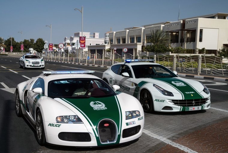 Вот на чем ездит полиция в Дубае: оценили разницу? 11