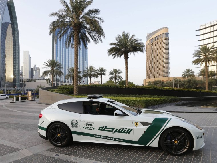 Вот на чем ездит полиция в Дубае: оценили разницу? 13