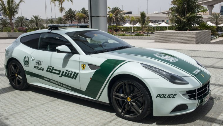Вот на чем ездит полиция в Дубае: оценили разницу? 14