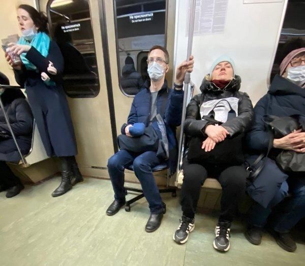 Метро и странные его пассажиры: прикольные фото 4 метро