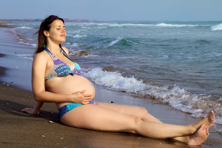 Беременные девушки в купальниках: будущие мамочки (30 Фото) 15 беременные