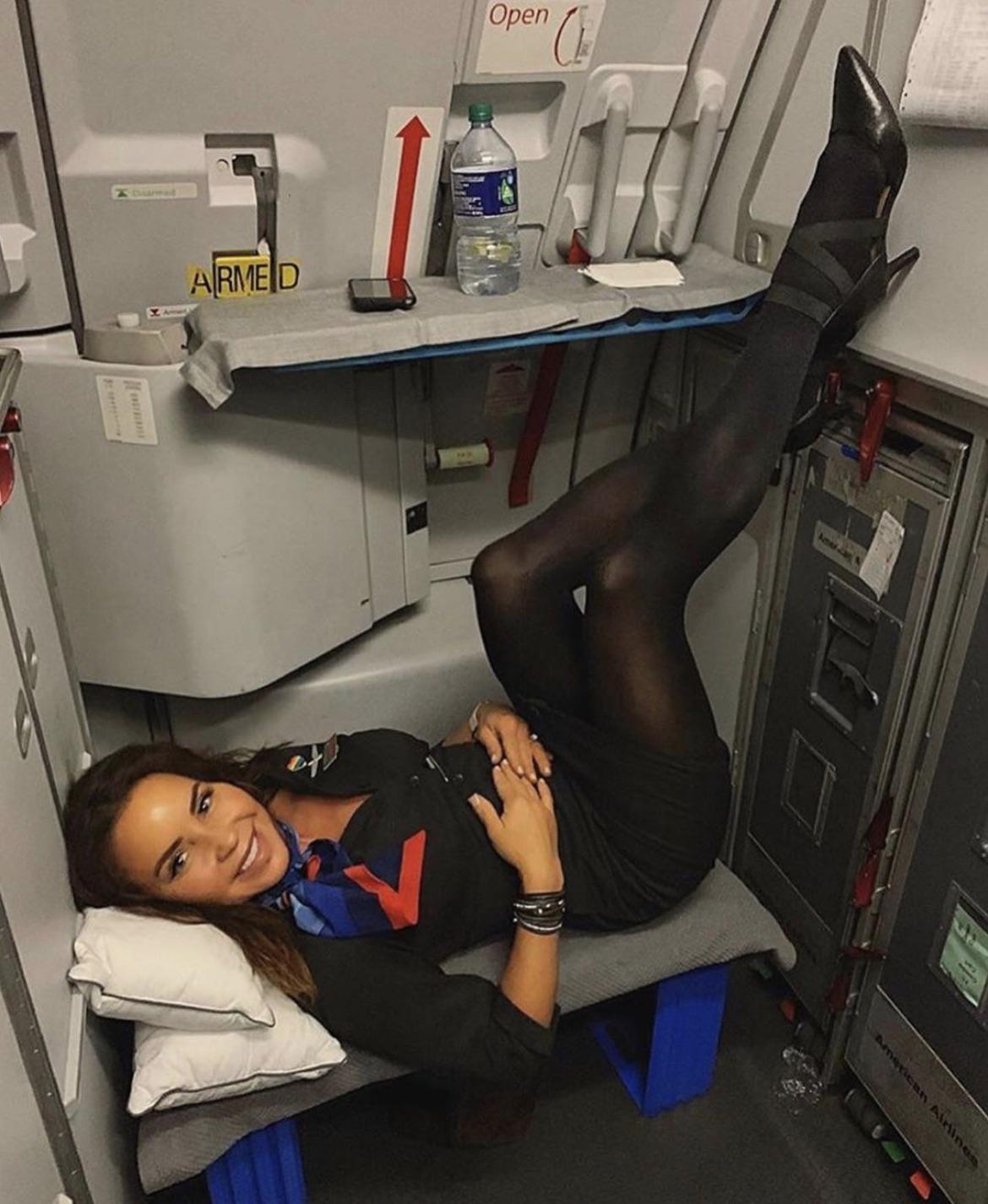 Хорошенькие стюардессы: фото за работой и вне её 10