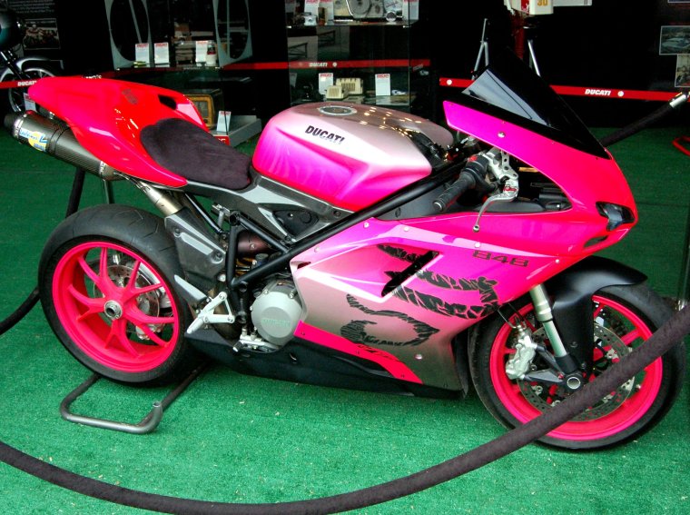 Розовые мотоциклы: гламурней некуда (38 ФОТО) 1 Розовые мотоциклы