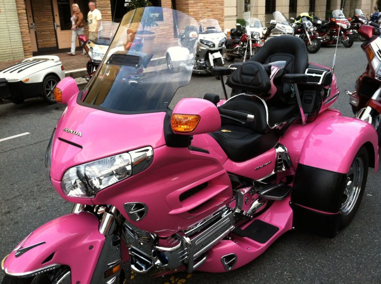 Розовые мотоциклы: гламурней некуда (38 ФОТО) 17 Розовые мотоциклы