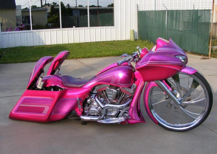 Розовые мотоциклы: гламурней некуда (38 ФОТО) 35 Розовые мотоциклы