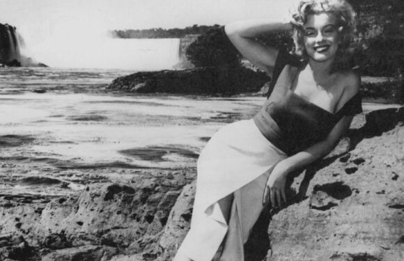 Шикарные фотографии Мэрилин Монро на берегу моря