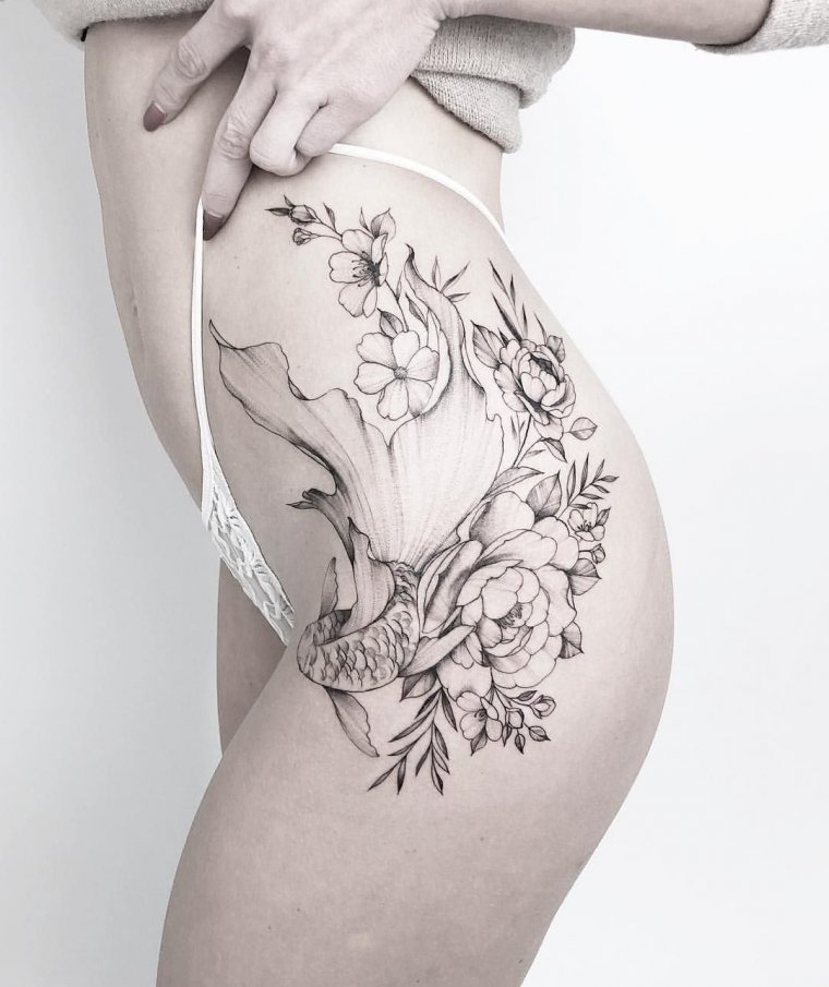 Эскизы татуировок на бедре для девушек (49 фото)18