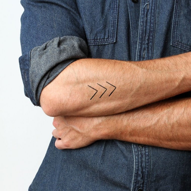 Простые мужские татуировки на руке (65 фото)47