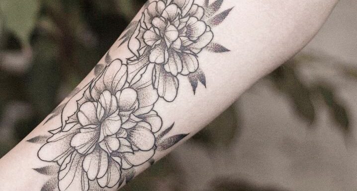 🖤 Татуировки для девушек — цветы на руке: подборка (45 фото)