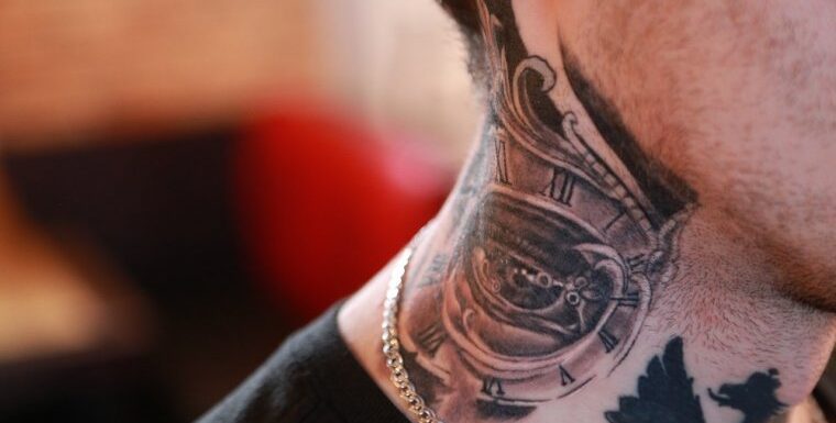 🖤 Татуировки мужские на шее с боку (35 фото)