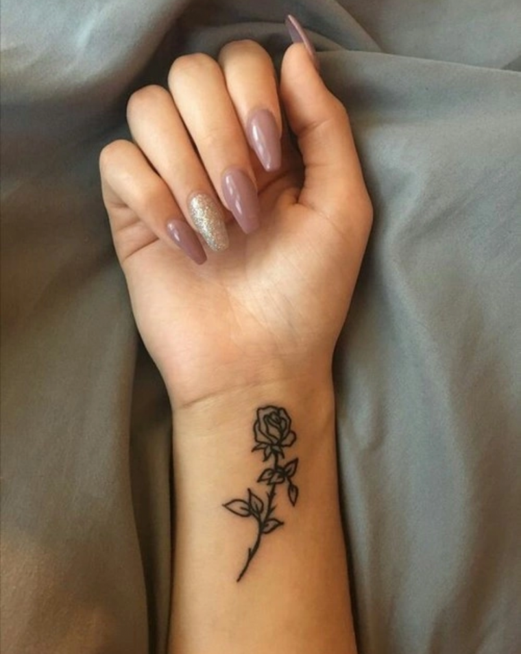 Татуировки для девушек на запястье (54 фото)50