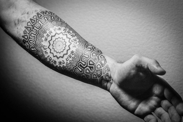 Татуировки для мужчин на руке (54 фото)27