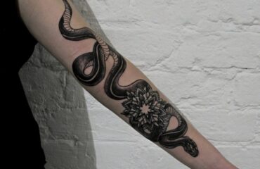 🖤 Женские татуировки змеи на руке: подборочка (32 фото)
