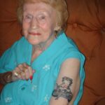 🖤 ​​Бабусі з татуюваннями: і таке, звичайно, буває (46 фото) 7 тату
