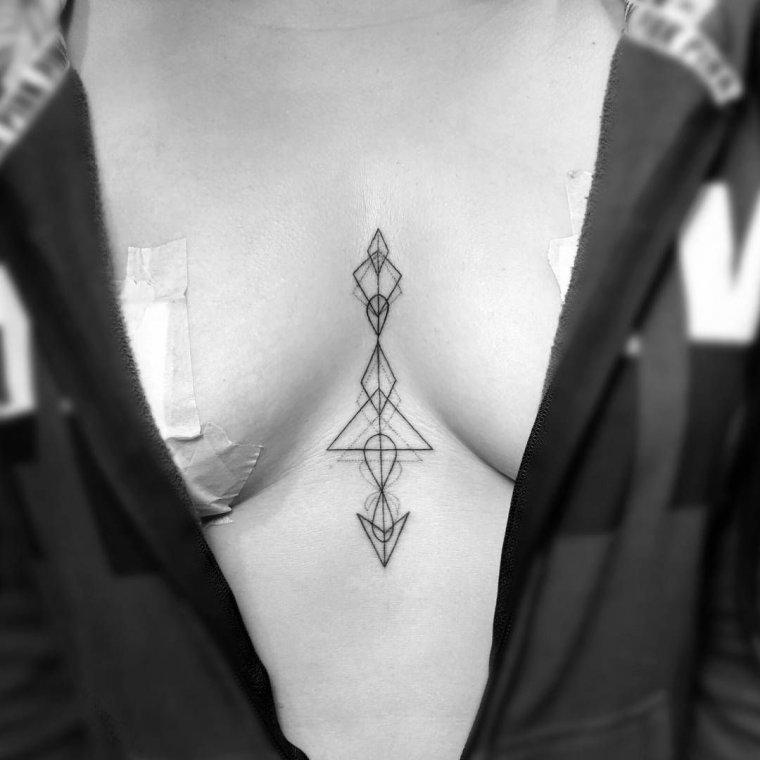 Эскизы тату между грудиной у девушек (49 фото)11