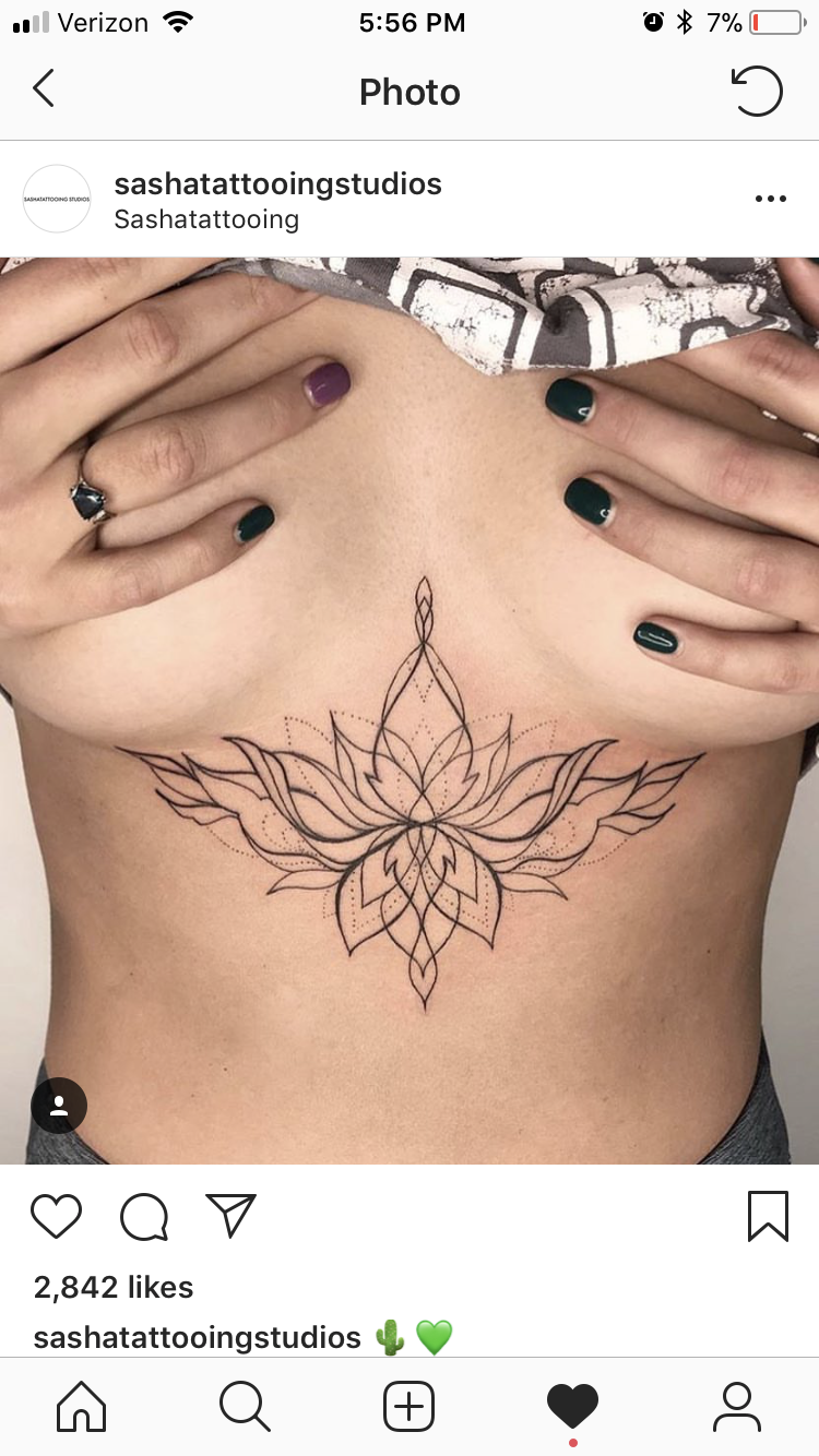 Эскизы тату между грудиной у девушек (49 фото)46