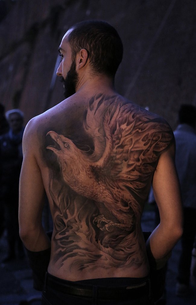 Мужские тату на спине (45 фото)36