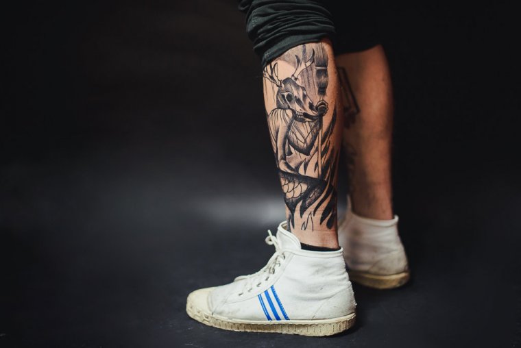 Мужские татуировки на ноге (46 фото)17