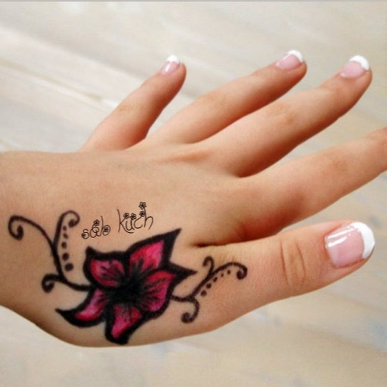 Тату на кисти руки для девушек (38 фото)23