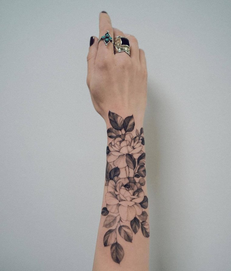 Тату на кисти руки для девушек (38 фото)9