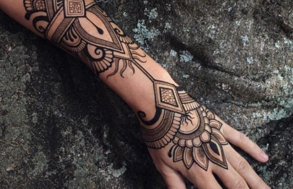 🖤 Татуировки на кисть для девушек: подборка (36 фото)