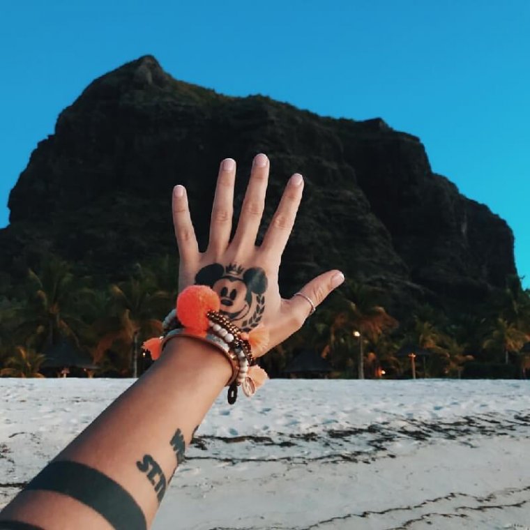 Тату на кисти руки для девушек (38 фото)11