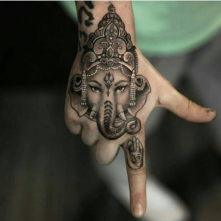 Тату на кисти руки для девушек (38 фото)13