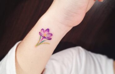 🖤 Татуировки - цветок на запястье - идеально для девушек (50 фото)