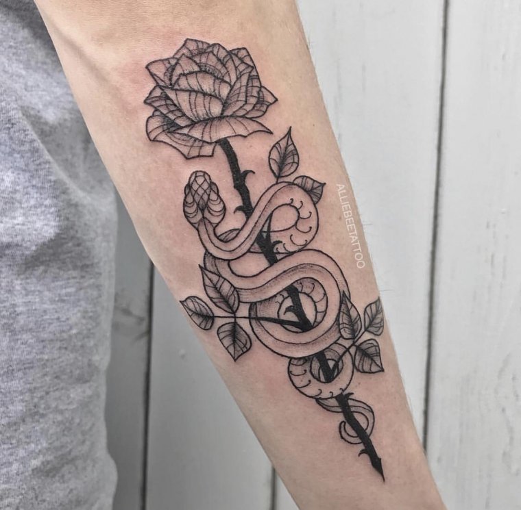 Тату роза со змеей (48 фото)20