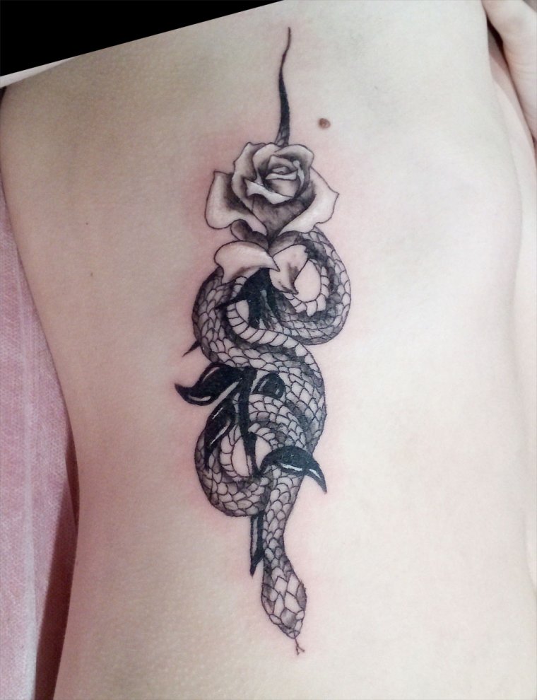 Тату роза со змеей (48 фото)5