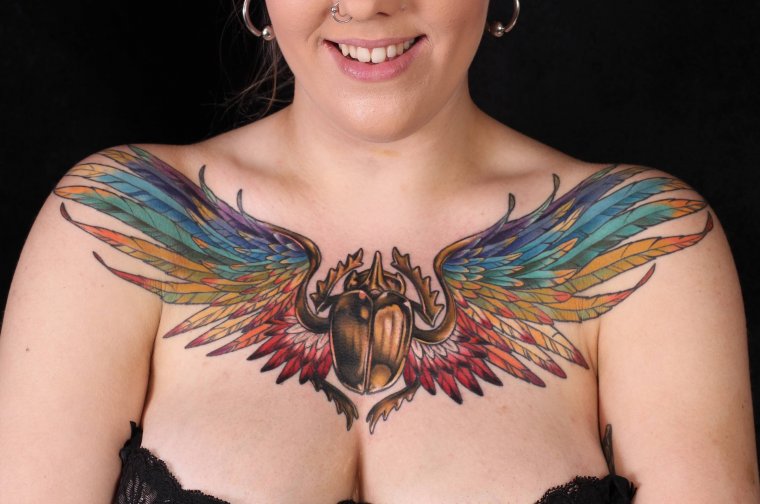 Татуировка крылья на груди (50 фото)17