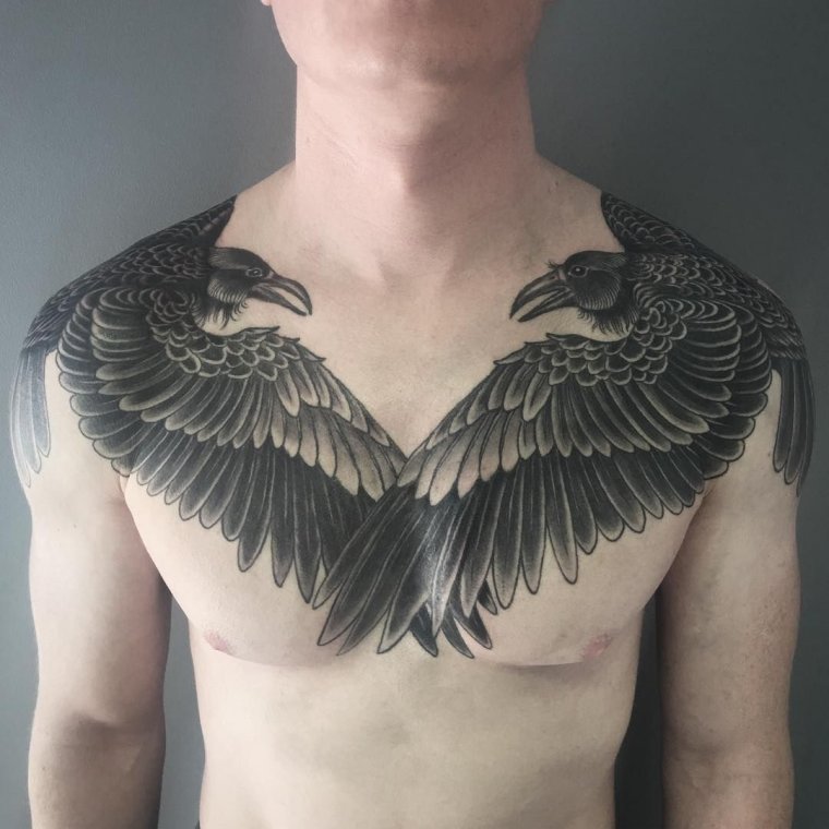 Татуировка крылья на груди (50 фото)1