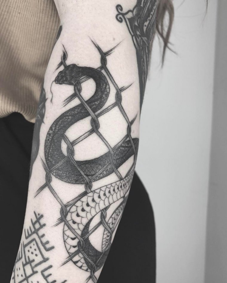 Татуировка змея вокруг руки (48 фото)19