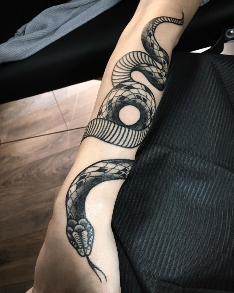 Татуировка змея вокруг руки (48 фото)29