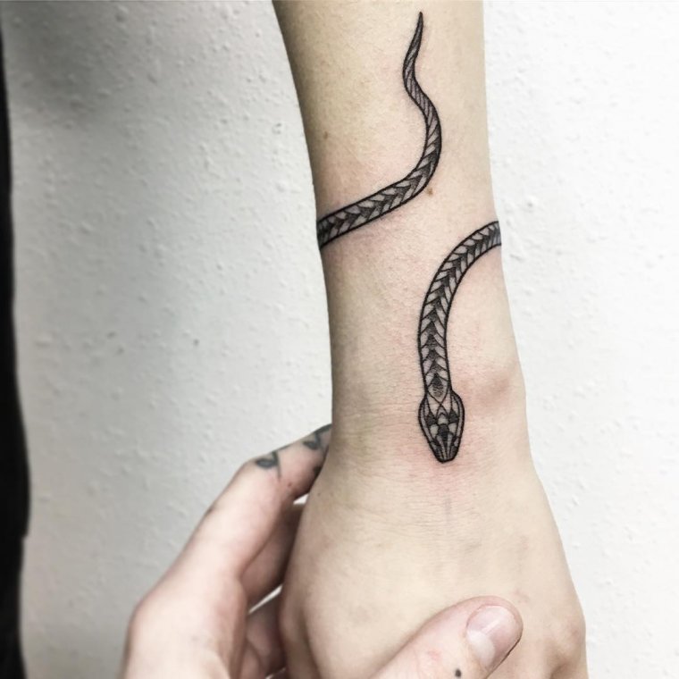 Татуировка змея вокруг руки (48 фото)10